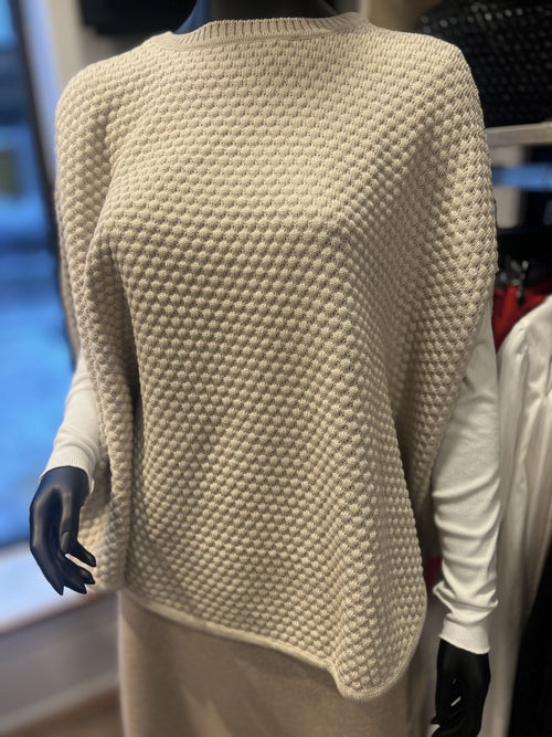 ADI PONCHOGENSER I BOBLESTRIKK – Beige
