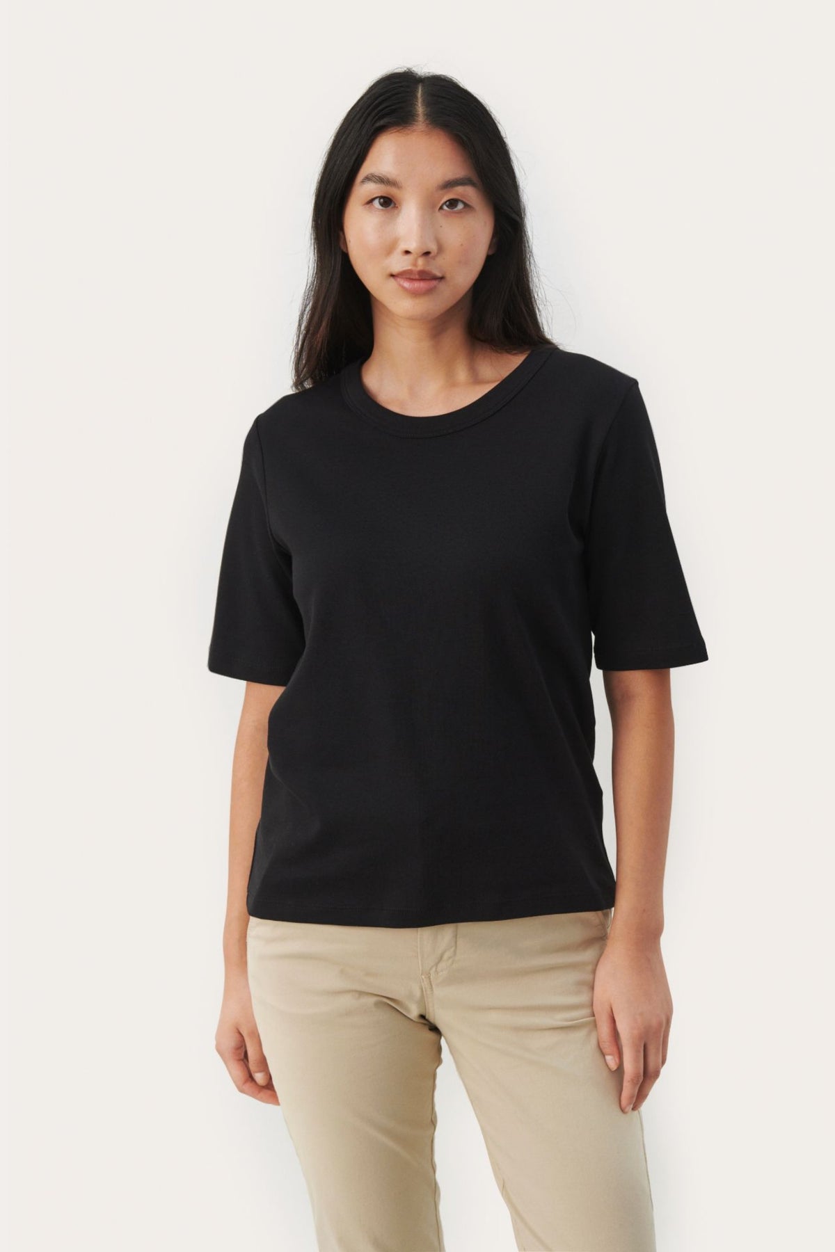 PART TWO RATANA T SHIRT RUND HALSSV – Svart
