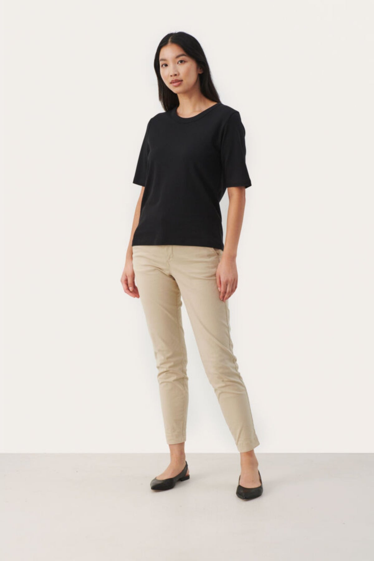 PART TWO RATANA T SHIRT RUND HALSSV – Svart