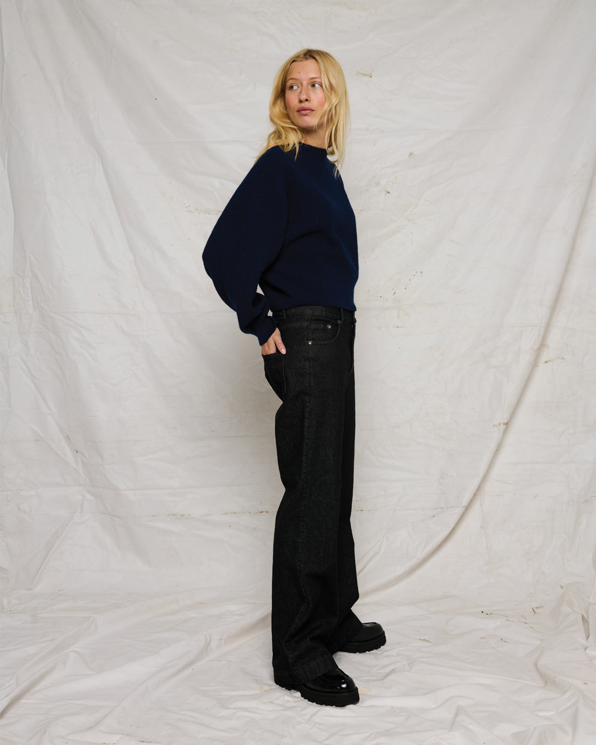 Sisse Knit Ullgenser med jakdun – LR1656 - Navy Melange - Extra 4.jpg