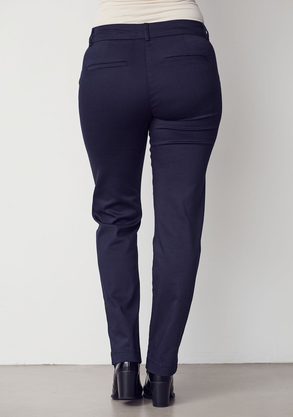 Isay Classic Pant Bukse – Isay_Classic_Pant-Pants-57291-640_Navy-2.jpg