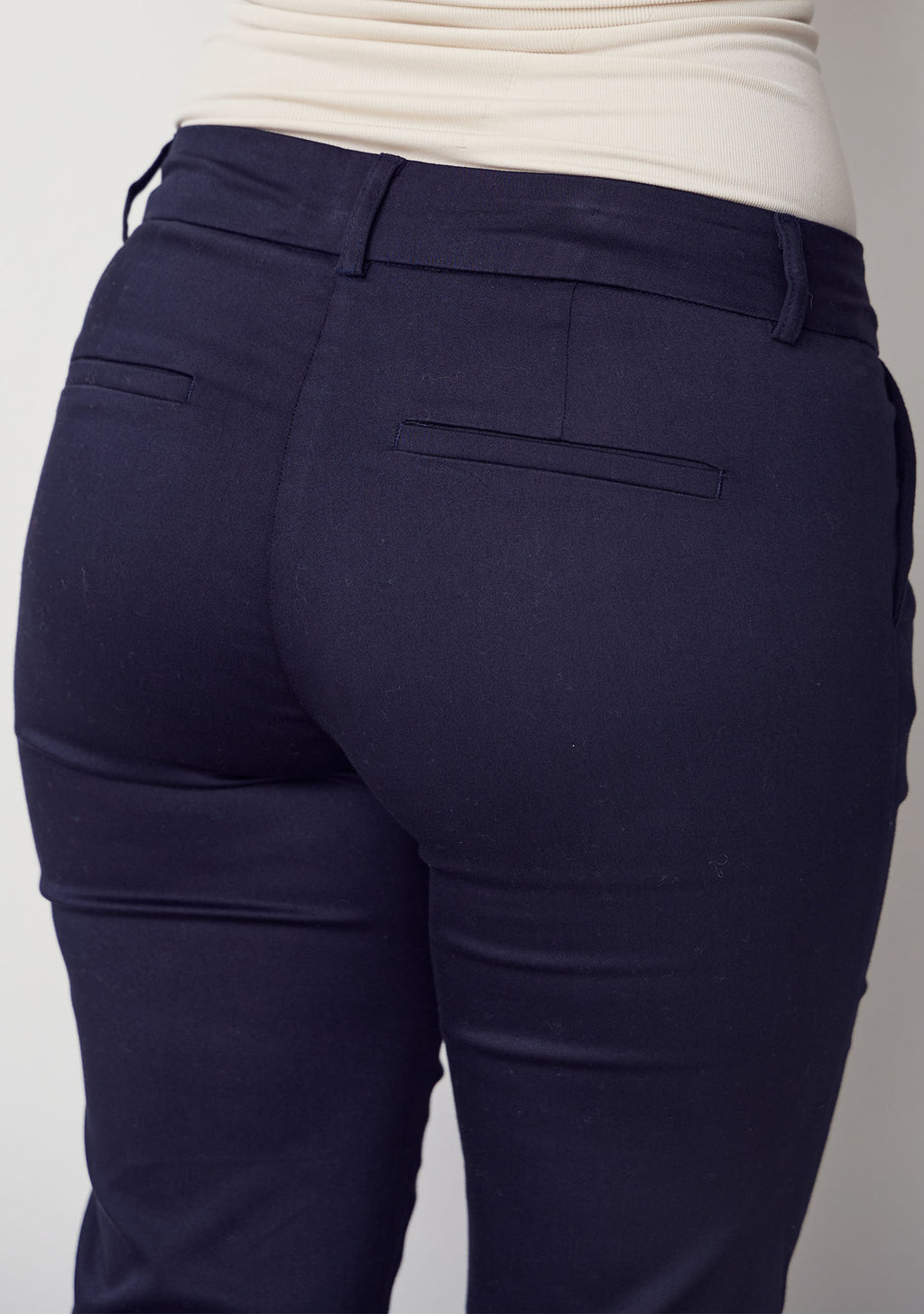 Isay Classic Pant Bukse – Isay_Classic_Pant-Pants-57291-640_Navy-3.jpg