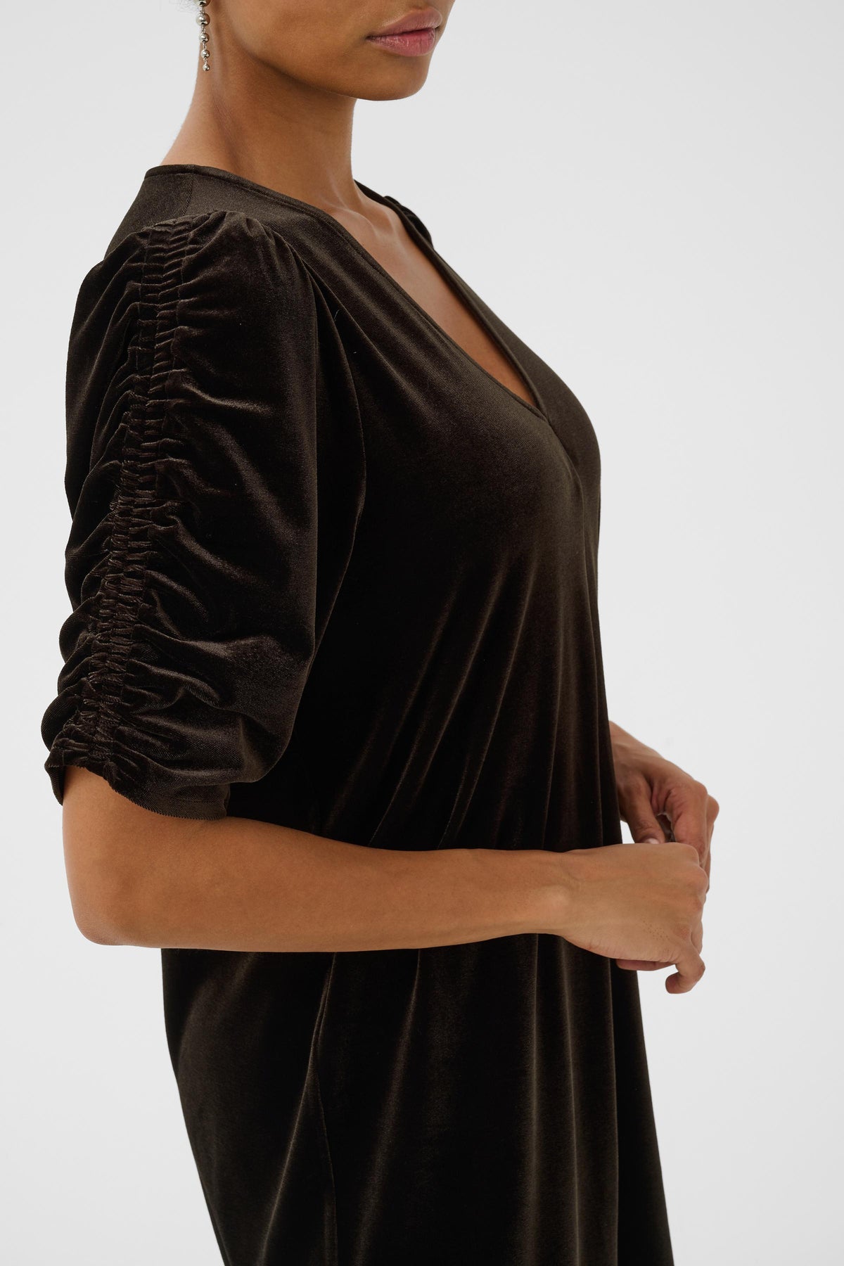 Part Two Didem Dress i brun, detalj av ermet sett fra siden